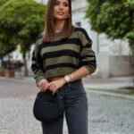 Sweterek W Paski - Khaki