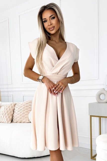 Rozkloszowana sukienka Scarlett z dekoltem i paskiem — Beż