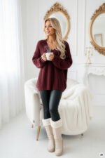 Sweter oversize z dekoltem V — Bordowy