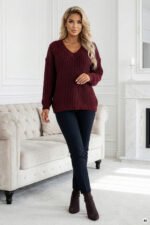 Sweter oversize z dekoltem V — Bordowy