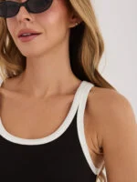 Prążkowany tank top z okrągłym dekoltem — Czerń