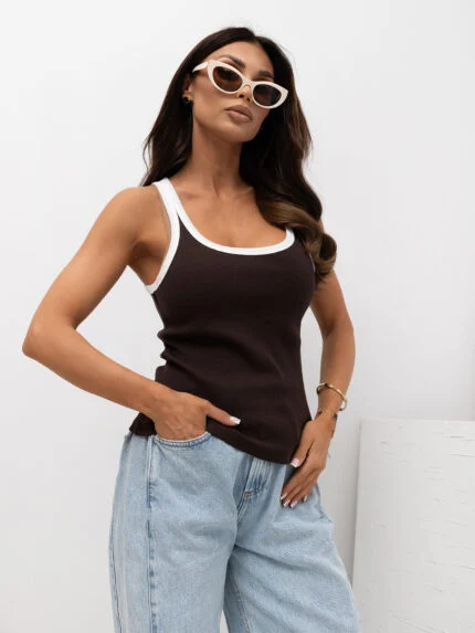 Prążkowany tank top z okrągłym dekoltem — Ciemny brąz